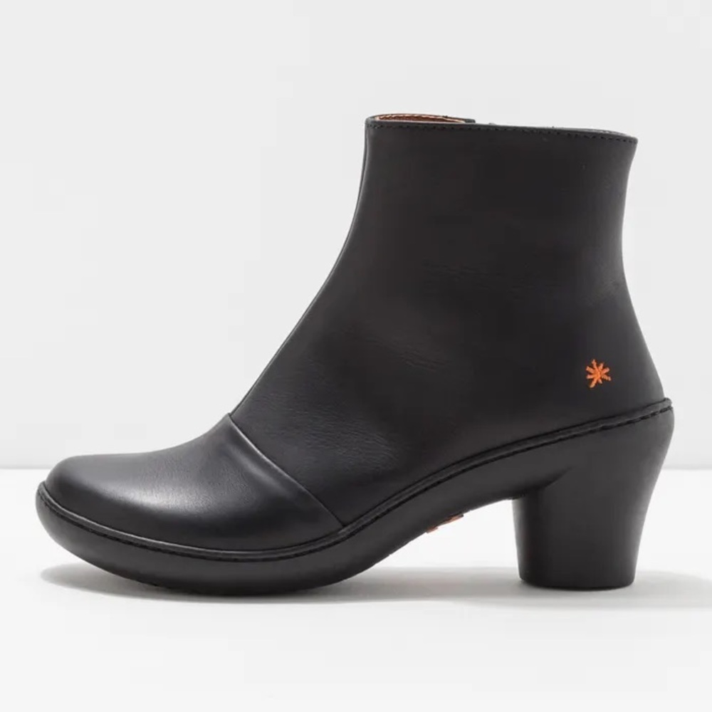 Short boot with heel from Art Company - size 40
